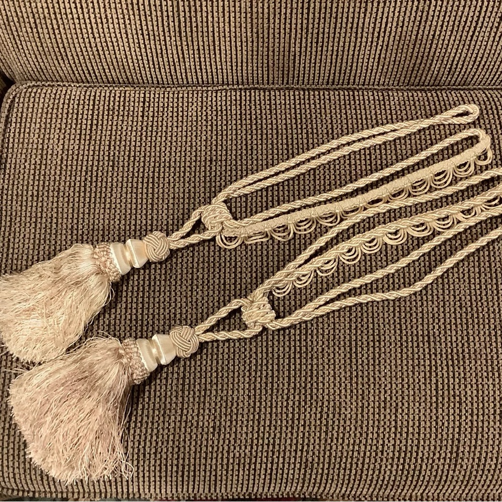 Curtain ties backs Pair with large tassels multi-neutral tan